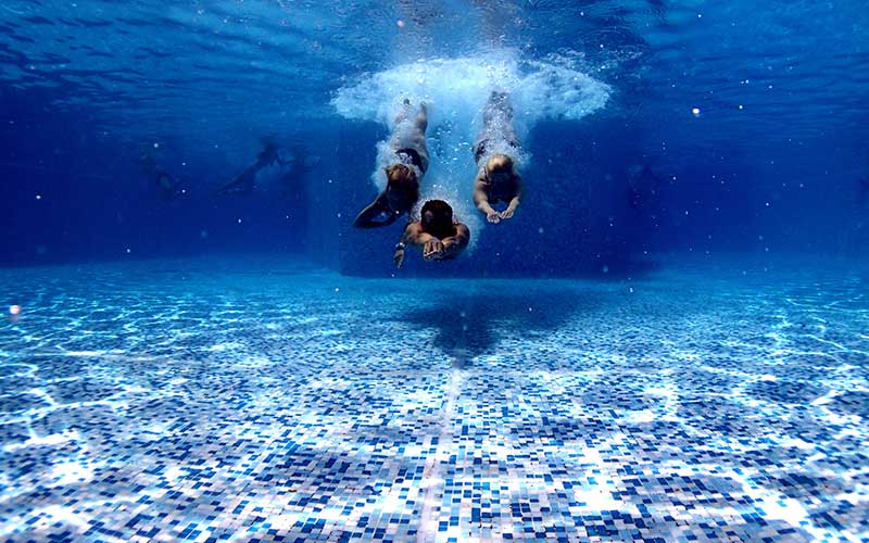 Actividades para niños en el camping con piscina climatizada