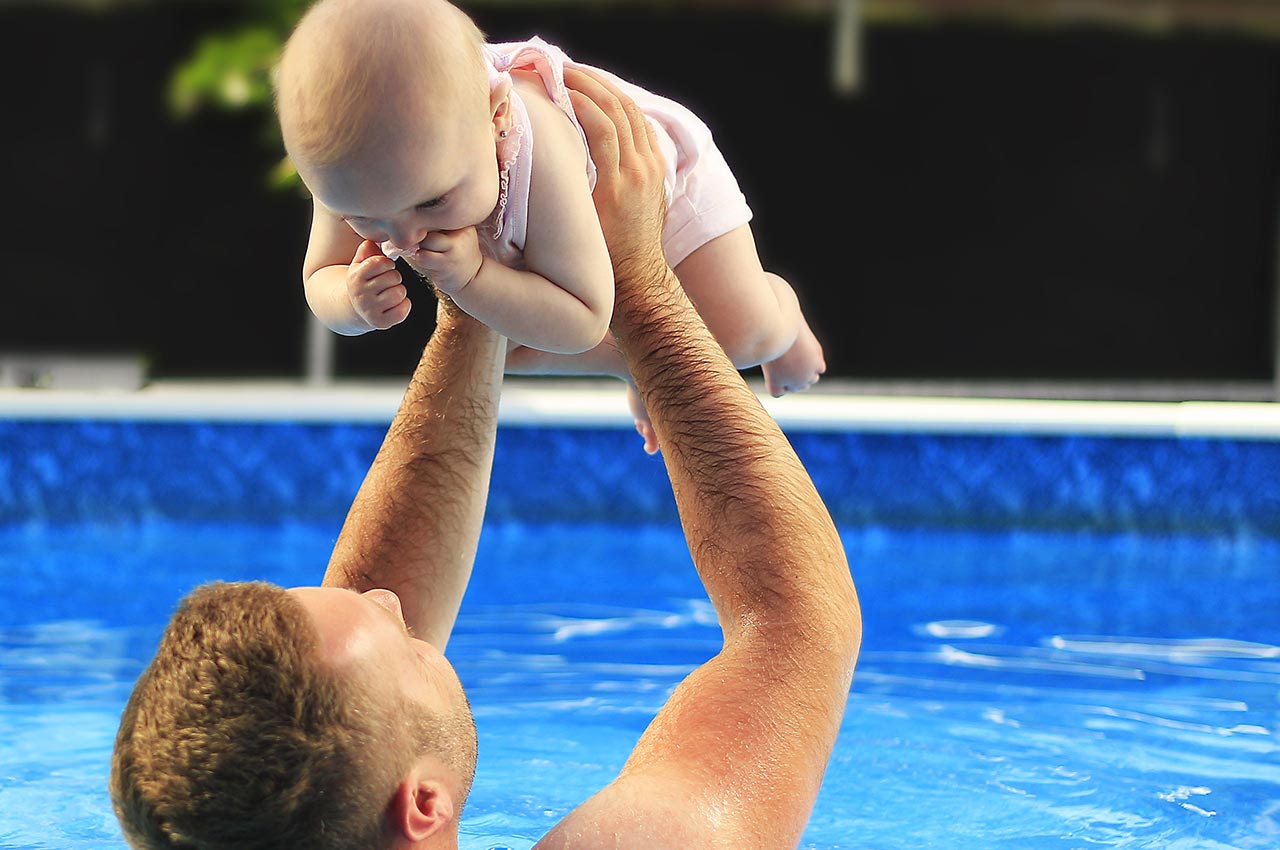 Ejercicios en la piscina bebés