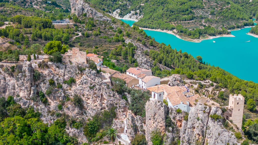Baños de Bosque en Benidorm. El Castell de Guadalest.