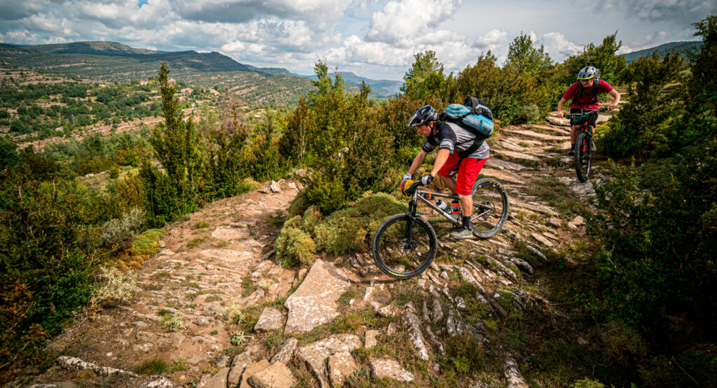 Ciclismo y camping.