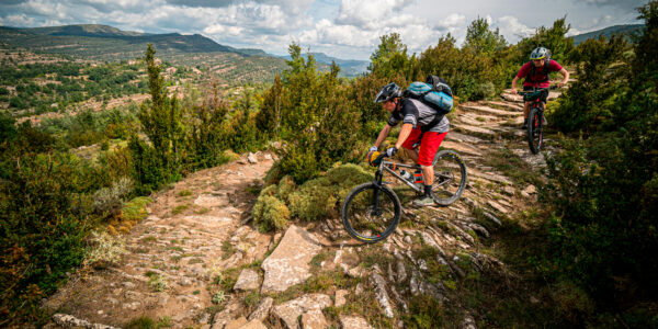 Ciclismo y camping.